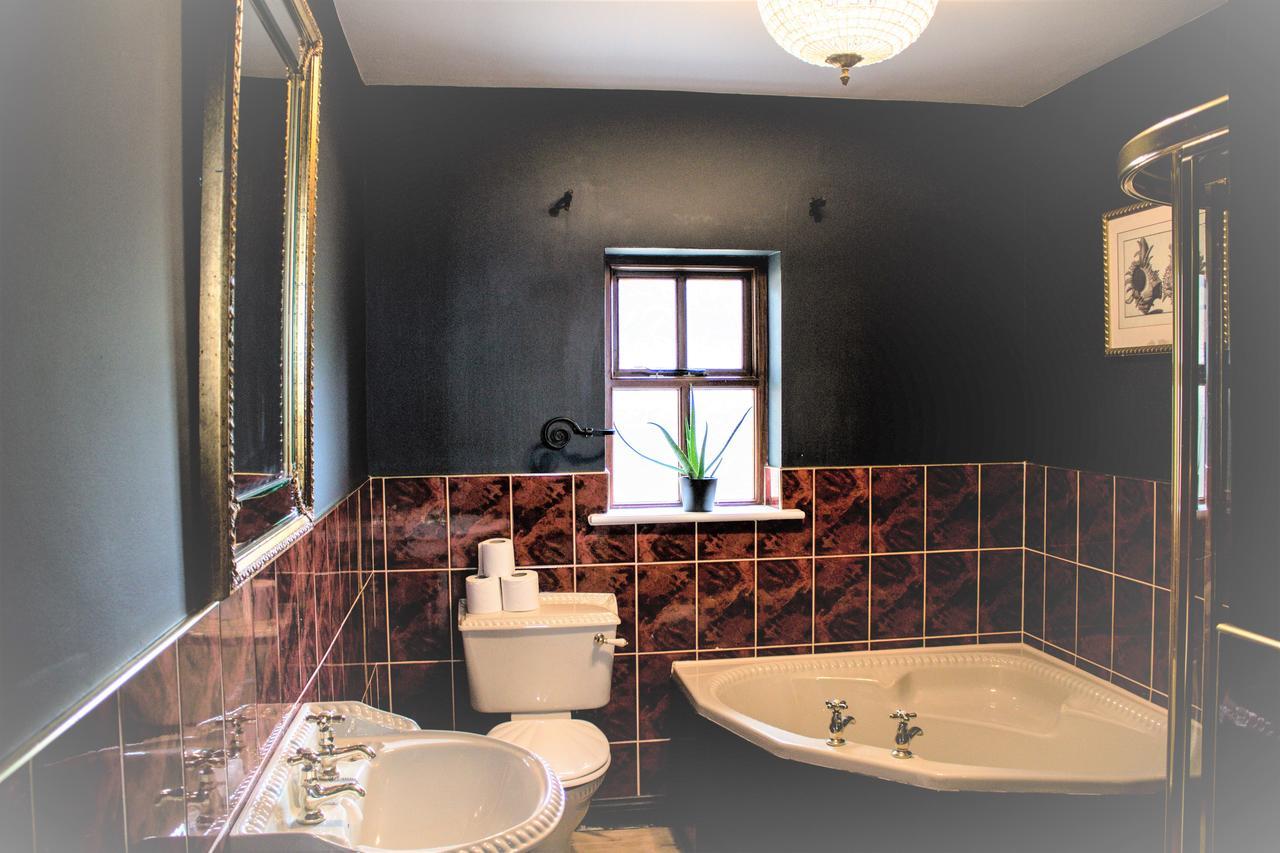 Storytellers Cottage Ballycotteen Экстерьер фото