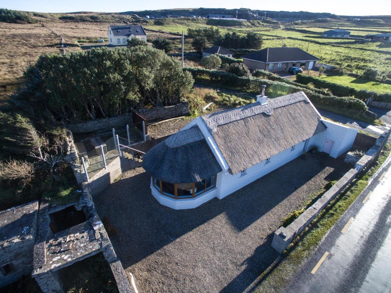 Storytellers Cottage Ballycotteen Экстерьер фото