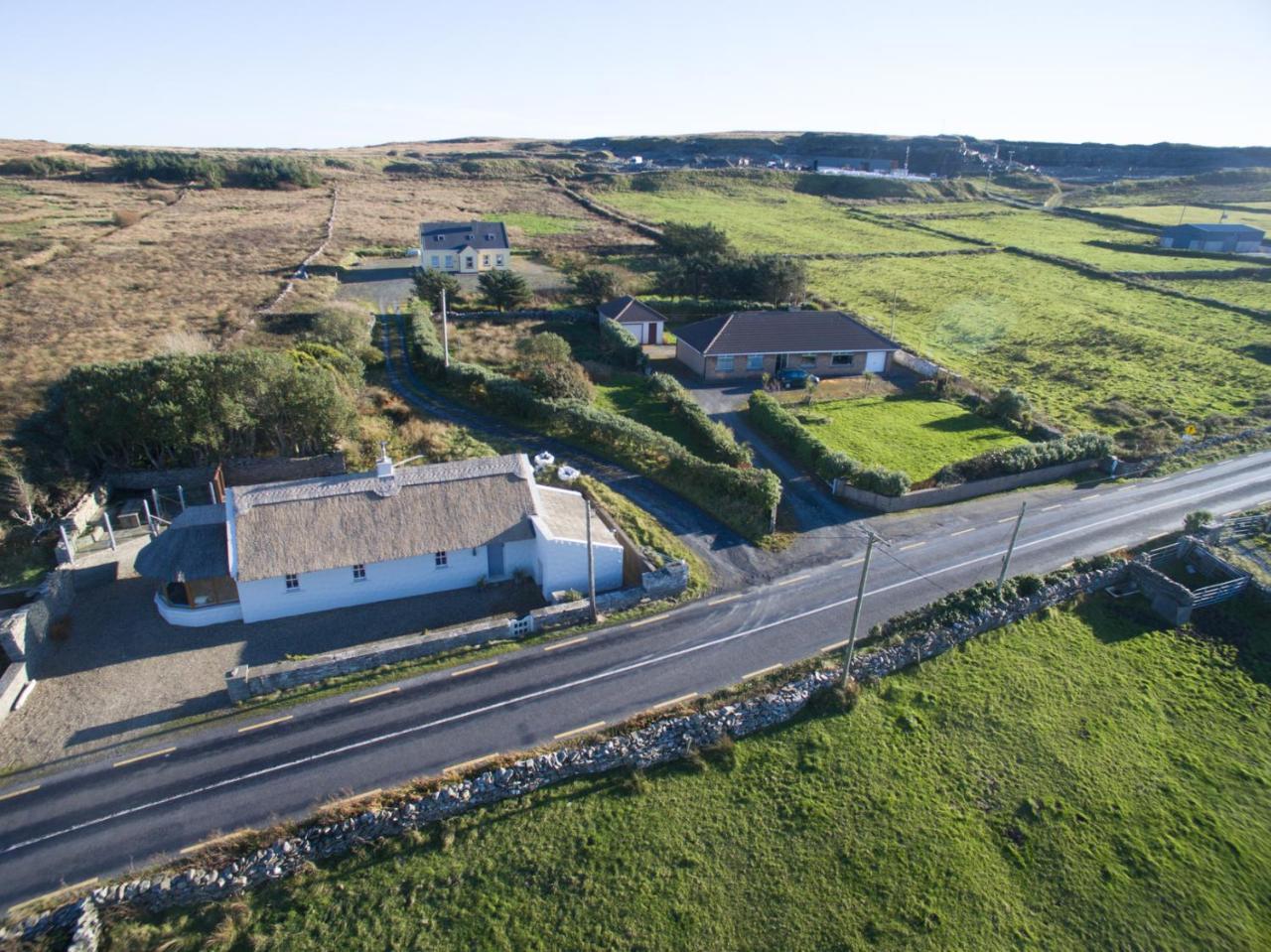 Storytellers Cottage Ballycotteen Экстерьер фото