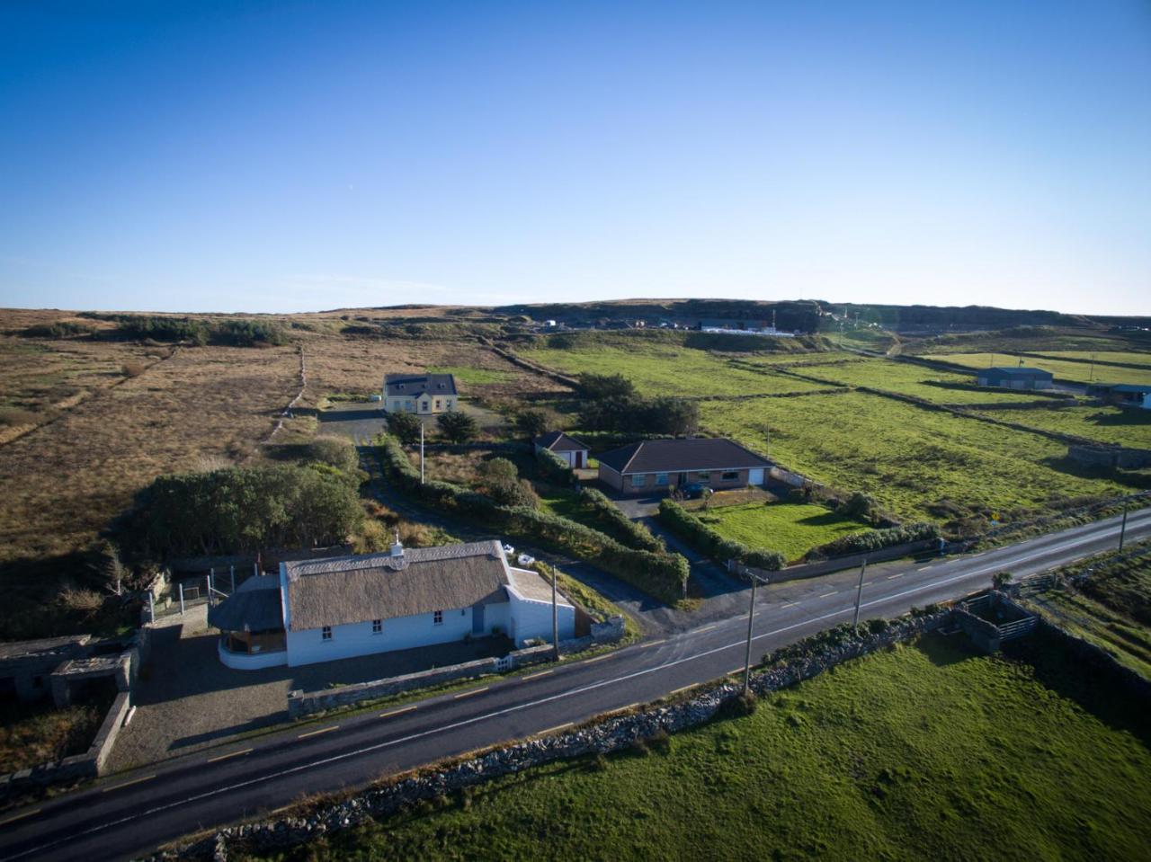 Storytellers Cottage Ballycotteen Экстерьер фото